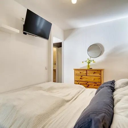 - Haus C, App 0c0108